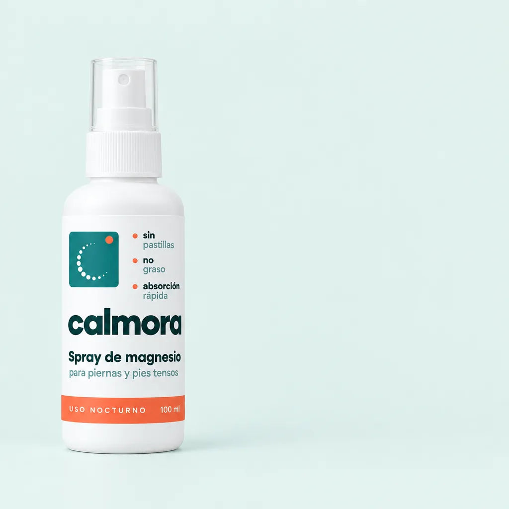Frasco de Calmora sobre fondo menta